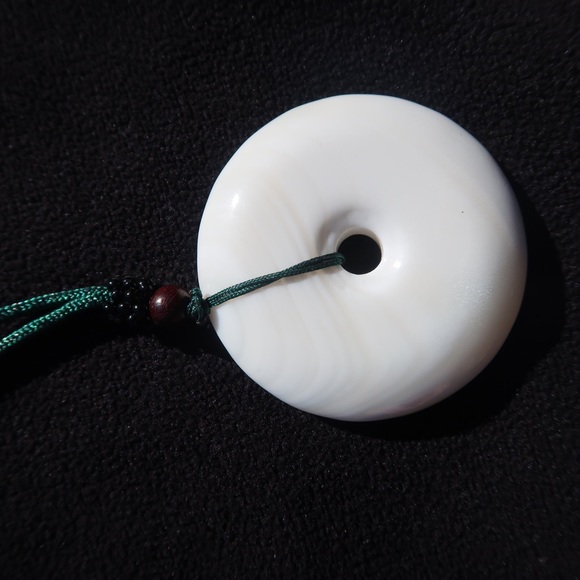 Necklace-faux white jade - Picture 2 of 8